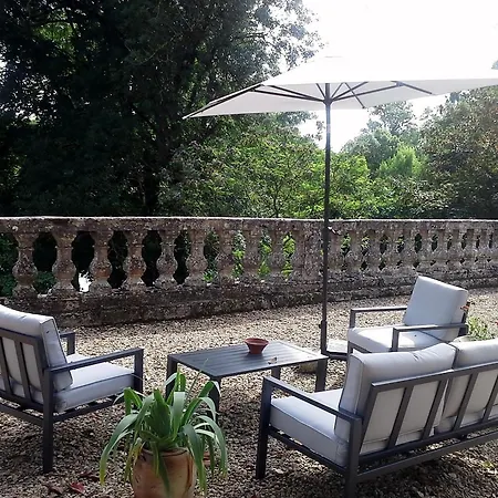 Le Logis De Bed & Breakfast