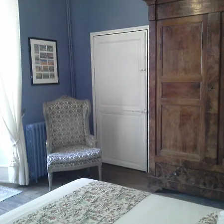 Le Logis De Nocleg ze śniadaniem Ruelle-sur-Touvre