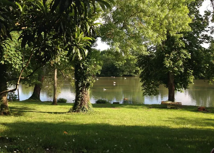 罗吉斯鲁勒尔住宿加早餐旅馆 3* Ruelle-sur-Touvre