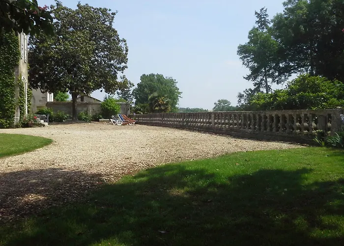 罗吉斯鲁勒尔住宿加早餐旅馆 住宿加早餐酒店 Ruelle-sur-Touvre